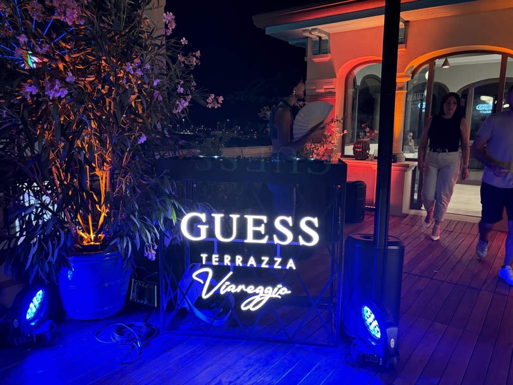 GUESS VIAREGGIO AUDIO LIGHTS SET UP FOR APERITIF TIME